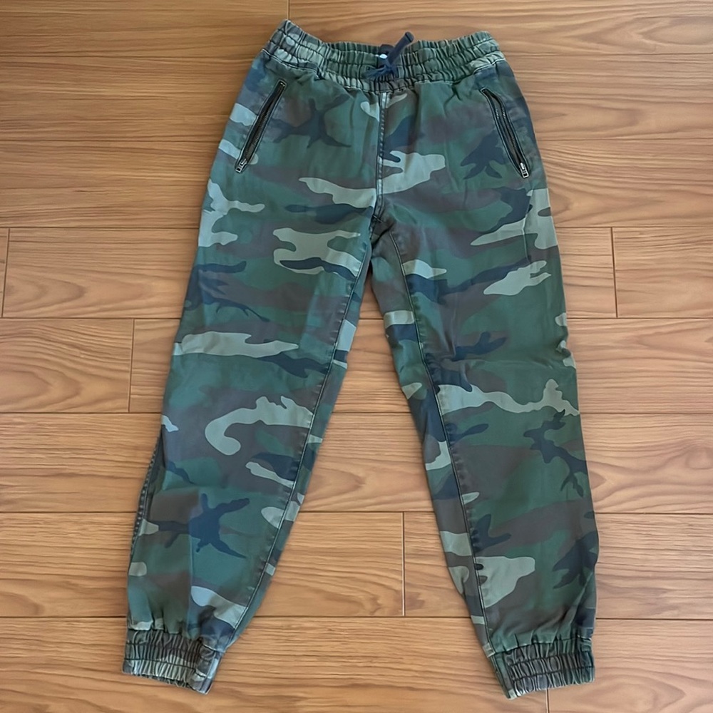 Aritzia TNA - Alix Camo Jogger, size XS